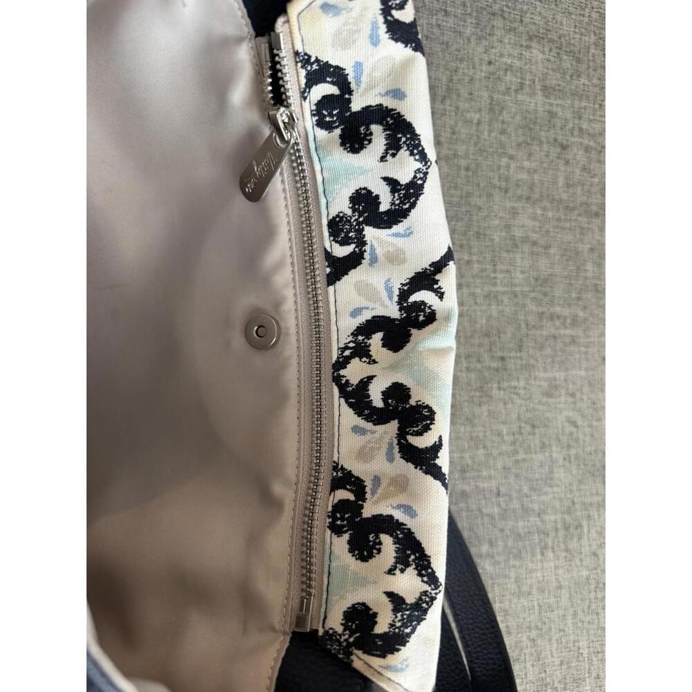 Thirty One Studio Classic Convertible Pebbled Crossbody With Fab Flourish Flap - Picture 4 of 9